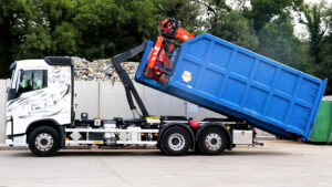 SERVIZIO SCARRABILE – CARICO CON GRU DOTATA DI BENNA E NOLO CONTAINERS