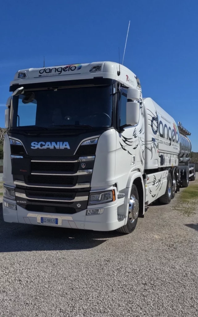 Veicolo Scania R660, Euro 6, con attrezzatura combinata ADR Kaiser Moro Elegance