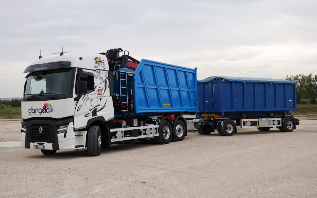 RENAULT 500 EURO 6 ADR ROLL-OFF TRACTOR WITH CRANE AND BITING BUCKET + ROLL-OFF TRAILER EQUIPPED WITH INTERCHANGEABLE SKIP EQUIPMENT, SUITABLE FOR TRANSPORT OF ALL TYPES